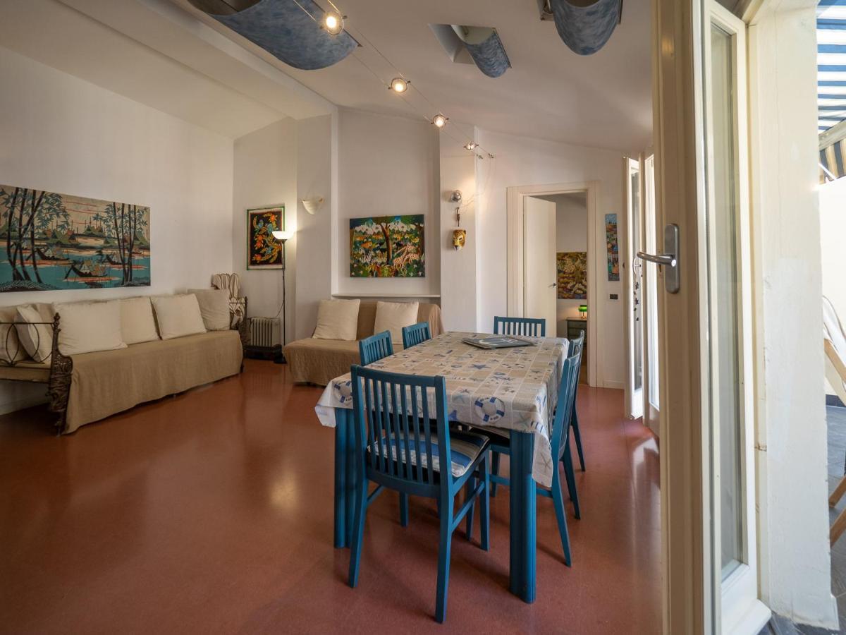Lassu Apartment With View เวอนาซซา ภายนอก รูปภาพ